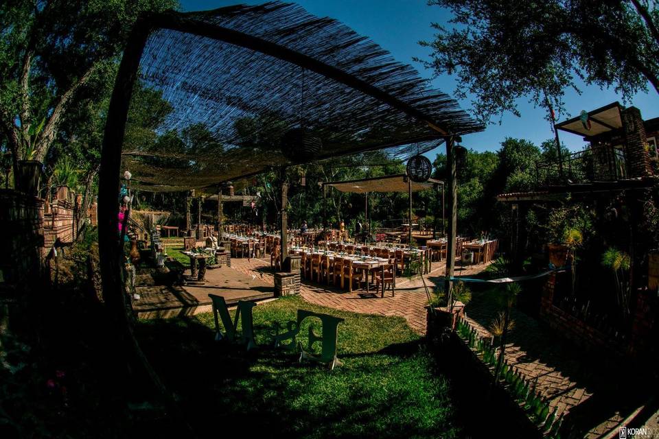 Hacienda El Capricho: mesas montadas para un evento entre la naturaleza